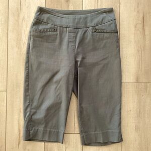 Woman’s Westbound Park Avenue Fit Skimmer Shorts Olive Green Size 6